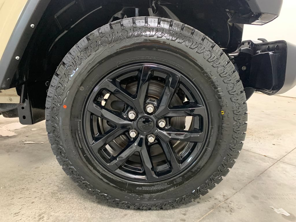 Used 2022 Jeep Gladiator Sport AWD/4WD image 27