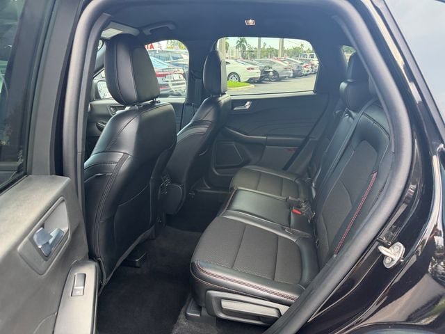 Used 2025 Ford Escape ST-Line FWD image 13