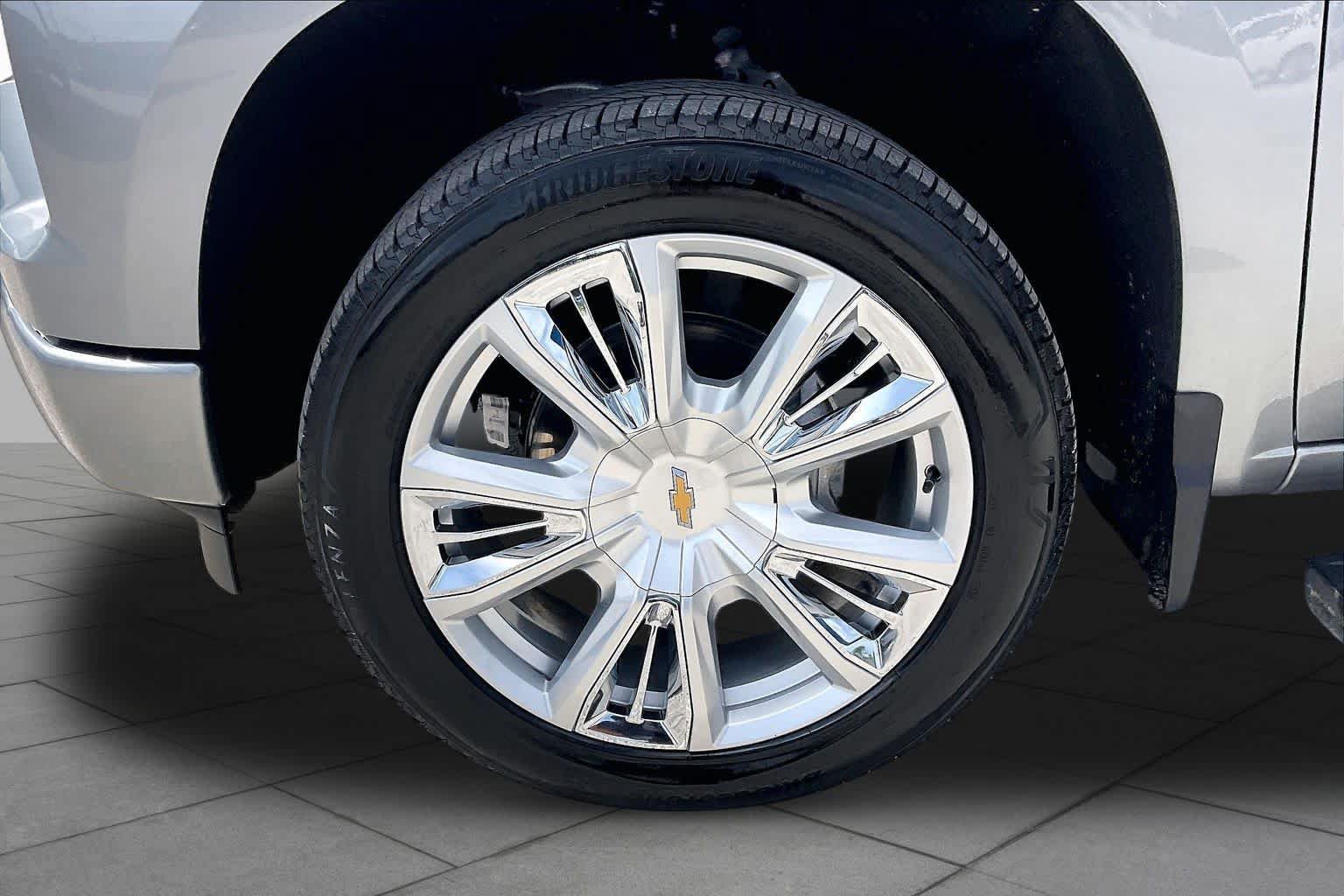 Used 2025 Chevrolet Silverado 1500 High Country w/ High Country Premium Package AWD/4WD image 11