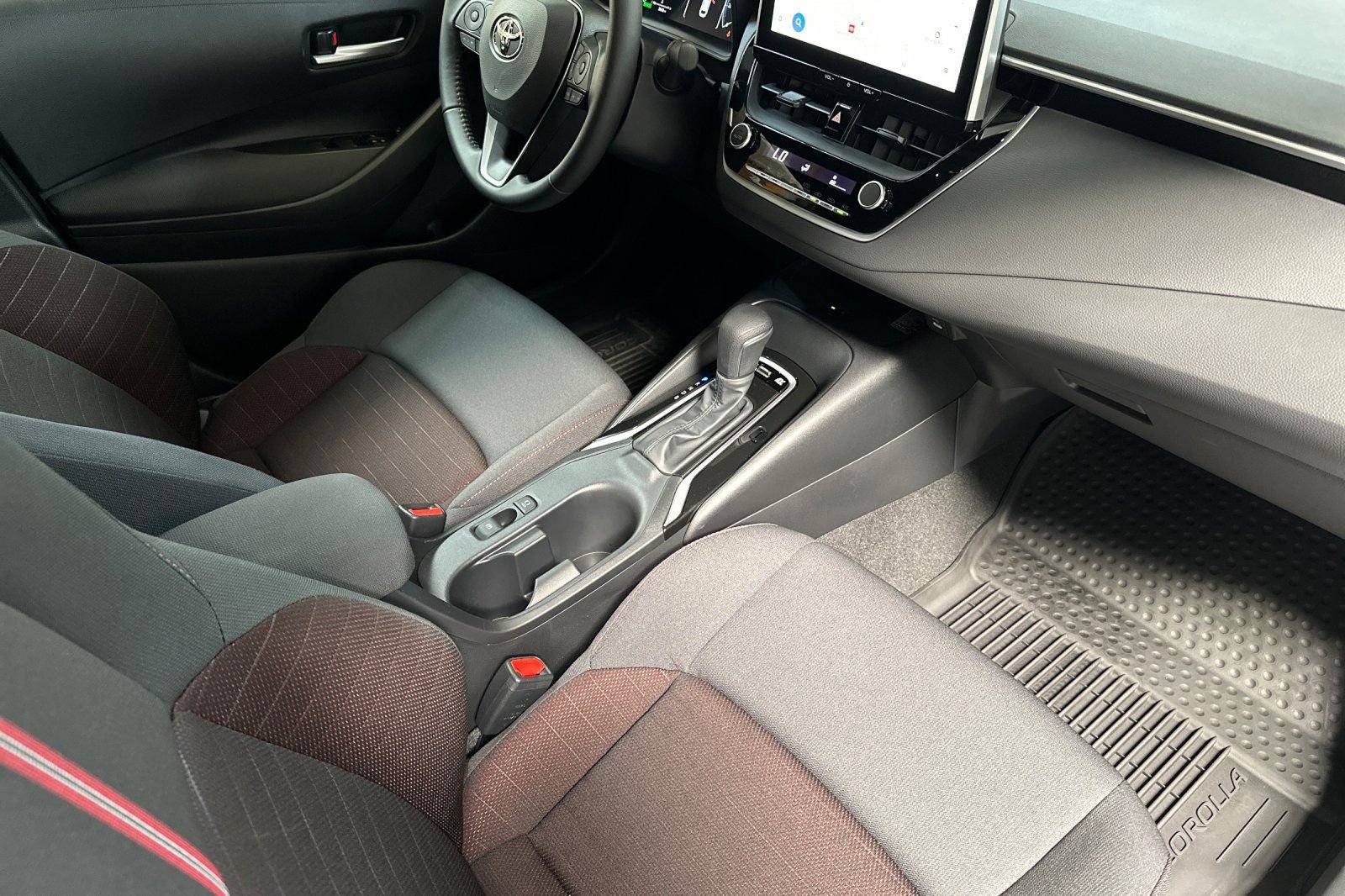 Used 2026 Toyota Corolla SE w/ SE Premium Package FWD image 15