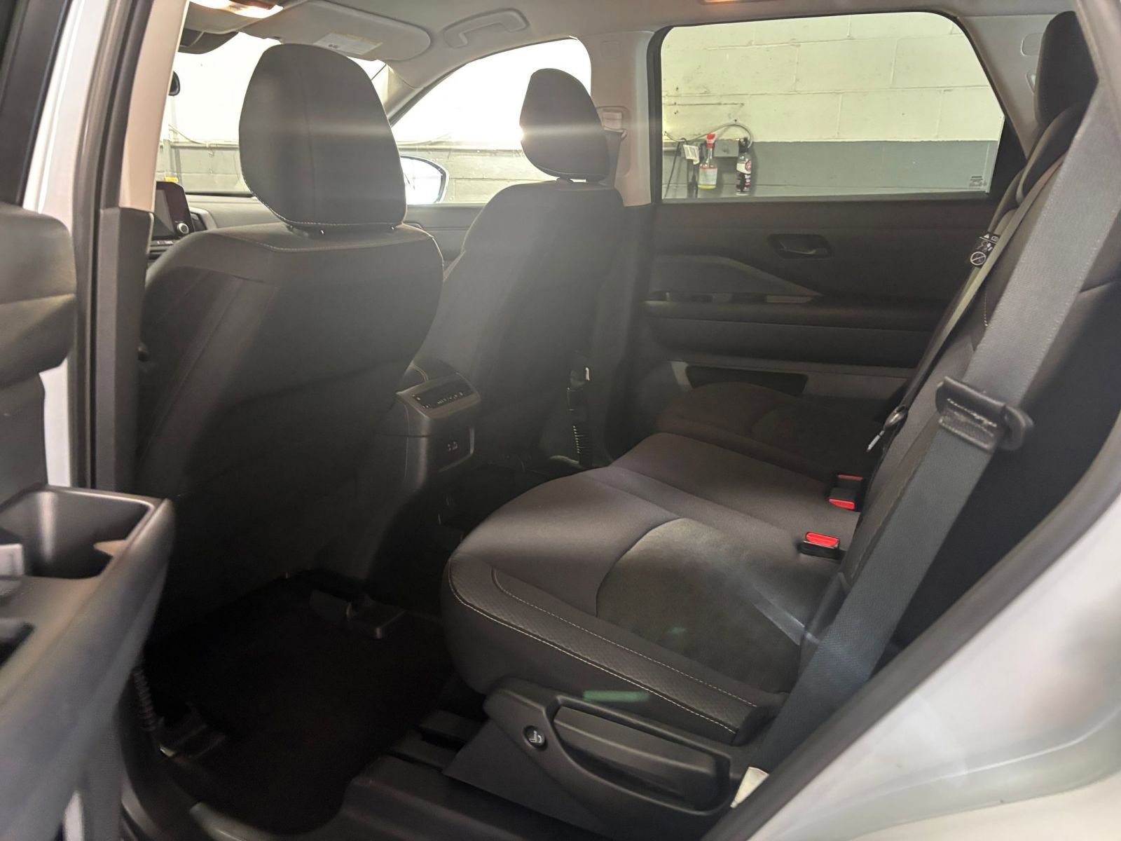 Used 2025 Nissan Pathfinder SV image 39