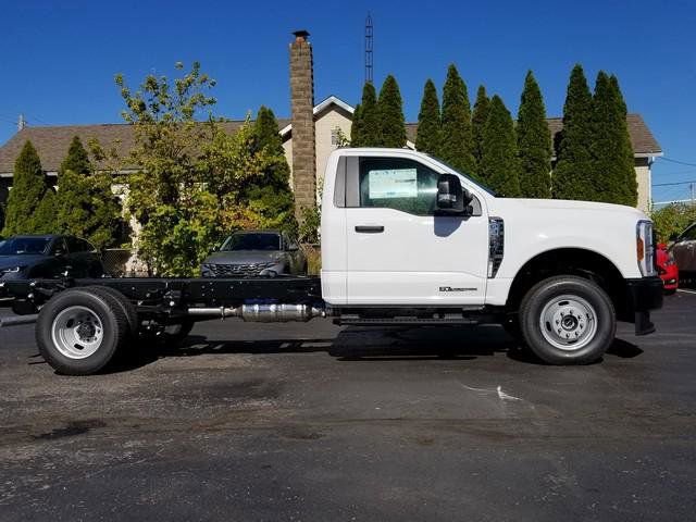 New 2026 Ford F350 XL image 2