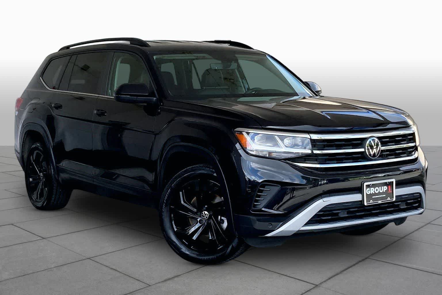 Used 2023 Volkswagen Atlas SE w/ Black Wheel Package AWD/4WD image 3