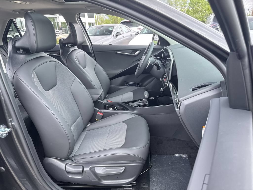 Used 2025 Kia Niro EX Touring FWD image 33