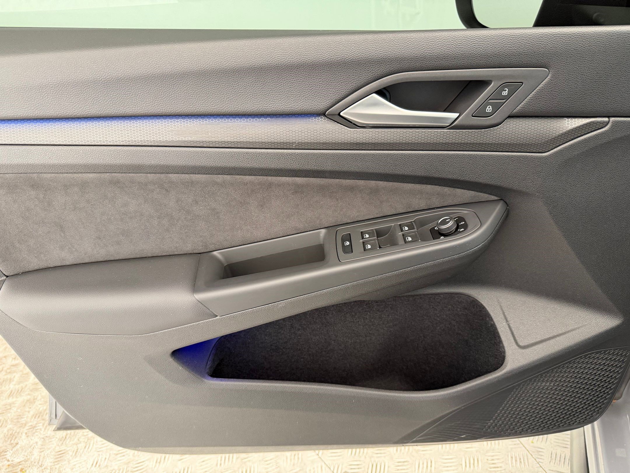 Used 2024 Volkswagen GTI SE w/ MDO Package image 12