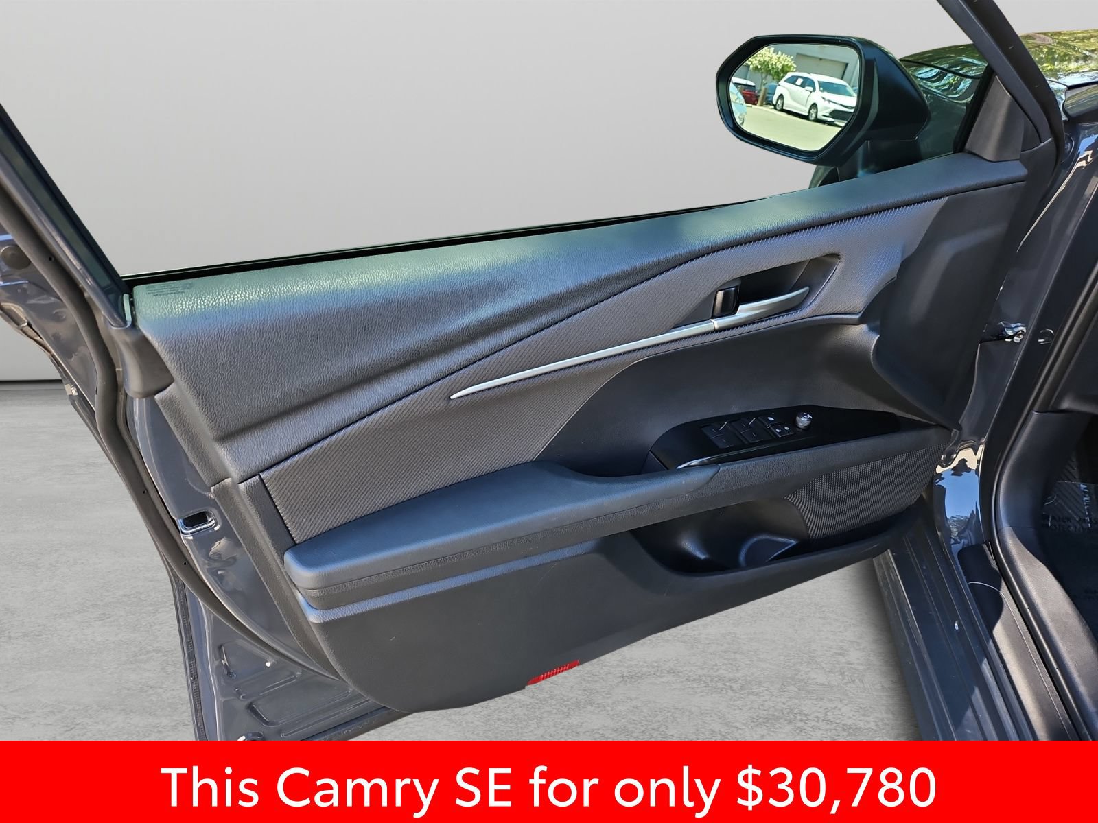 Used 2025 Toyota Camry SE w/ Convenience Package FWD image 34