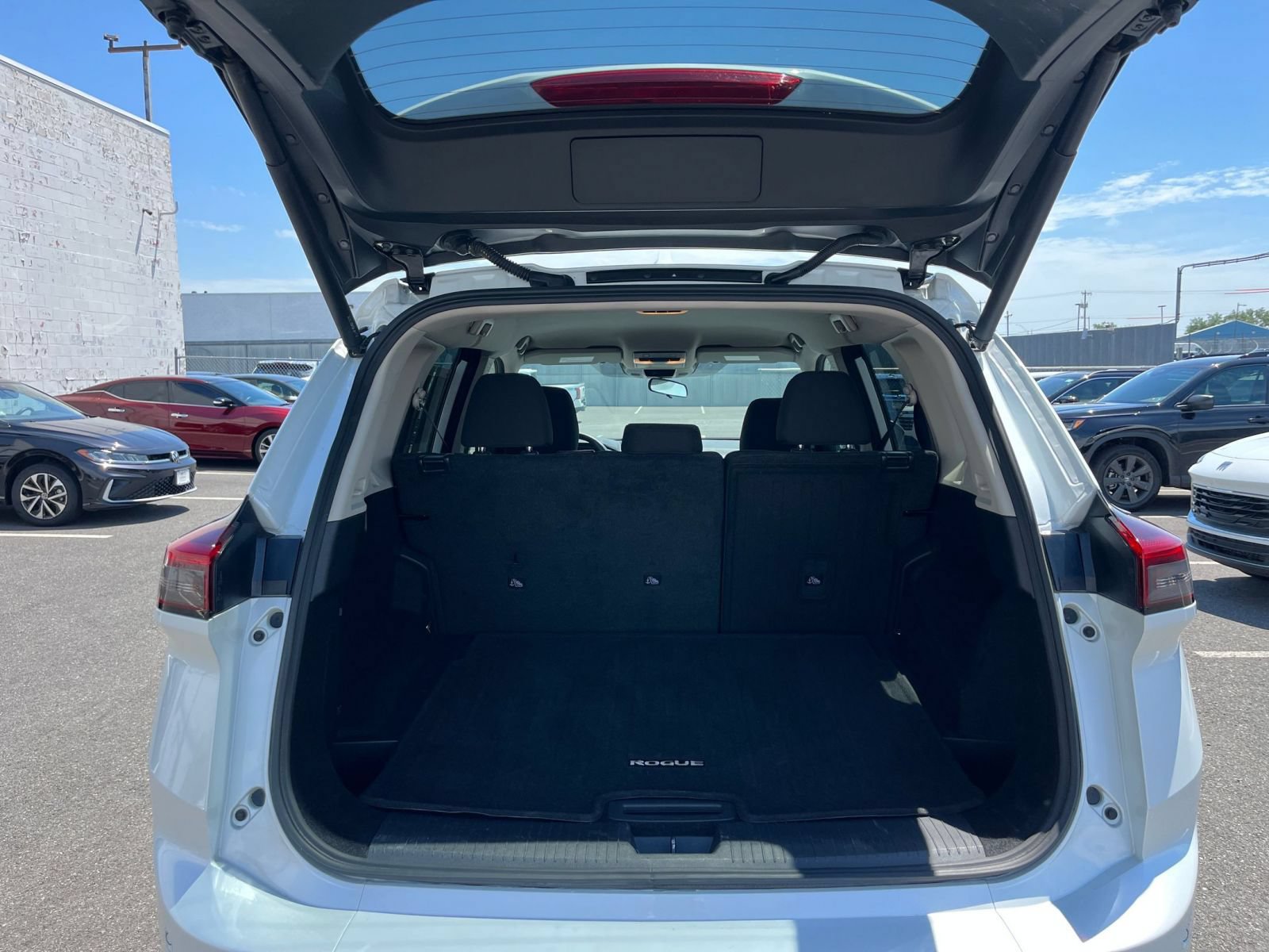 Used 2025 Nissan Rogue SV AWD/4WD image 33