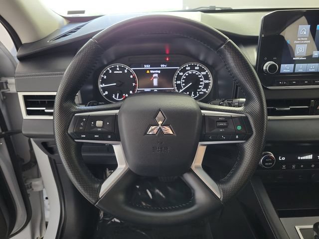 Used 2024 Mitsubishi Outlander SE Black Edition FWD image 25