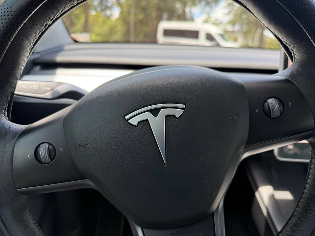 Used 2022 Tesla Model Y Long Range AWD/4WD image 23