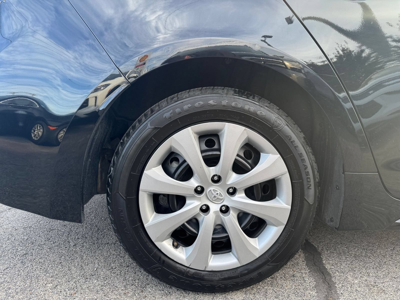 Used 2025 Toyota Corolla LE FWD image 27