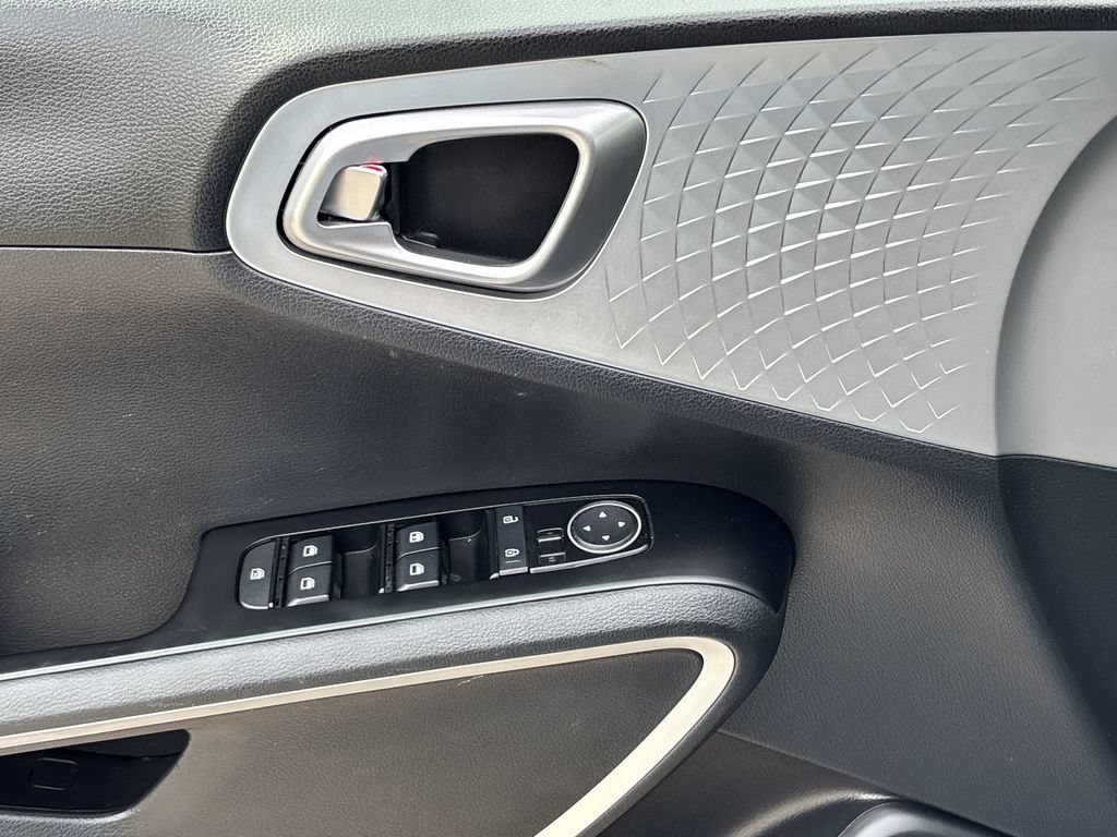 Used 2024 Kia Soul S FWD image 15