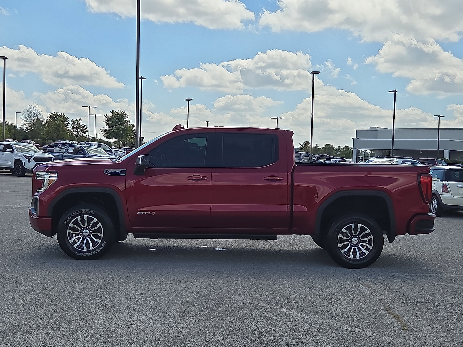Used 2021 GMC Sierra 1500 AT4 w/ AT4 Preferred Package AWD/4WD image 3