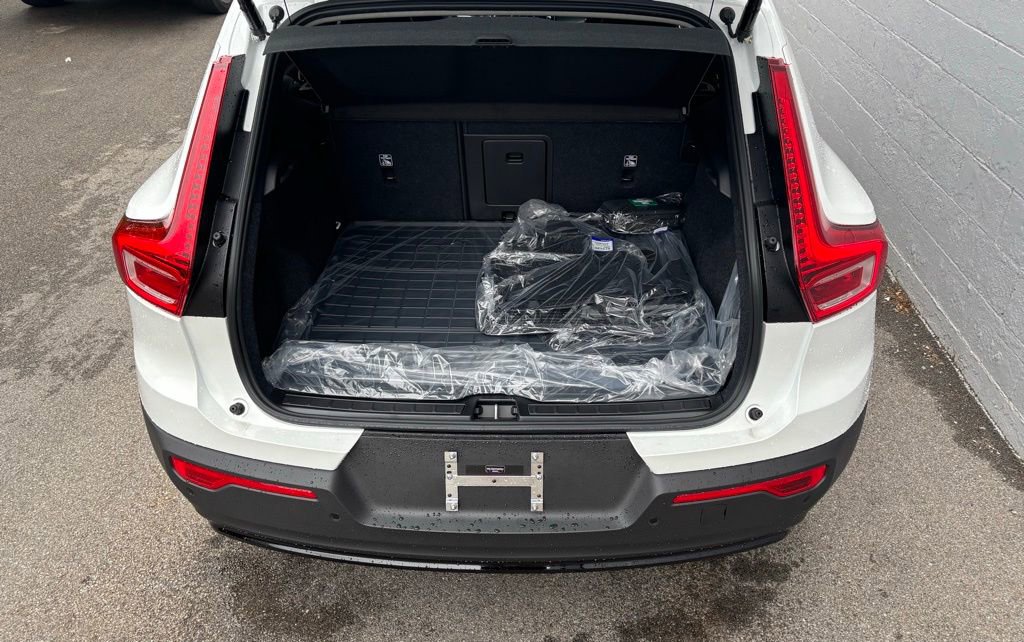 New 2026 Volvo XC40 B5 Plus w/ Protection Package Premier image 16