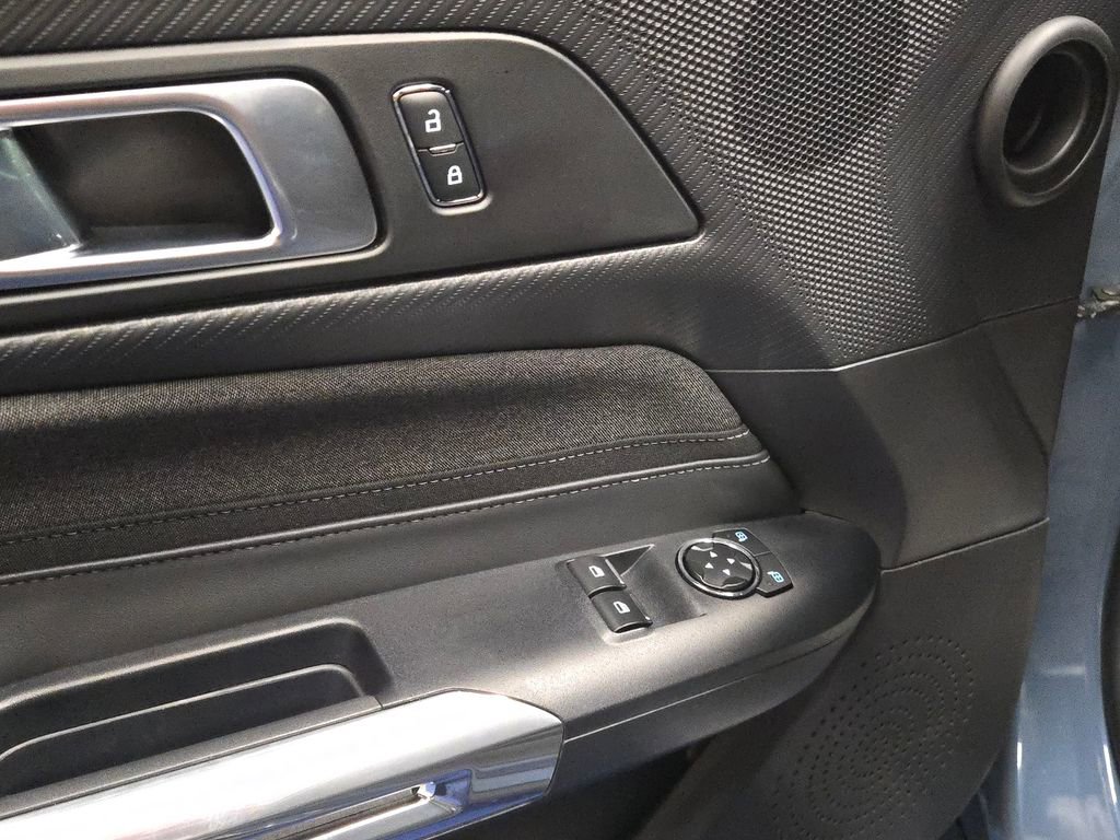 Used 2025 Ford Mustang EcoBoost image 11