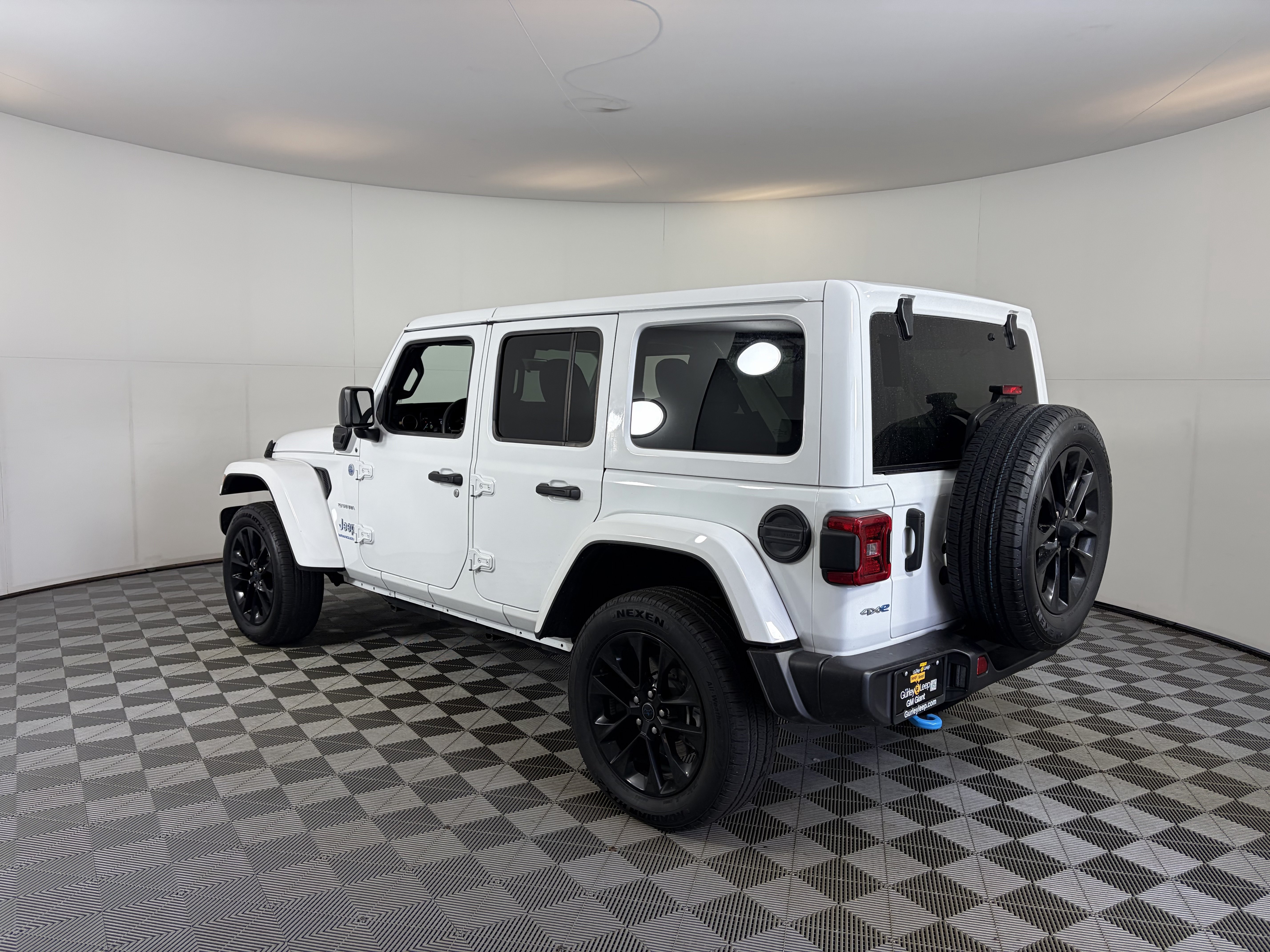 Used 2024 Jeep Wrangler Unlimited Sahara AWD/4WD image 8