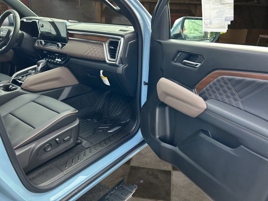 New 2026 GMC Canyon Denali w/ LPO, Black Badging Package AWD/4WD image 17