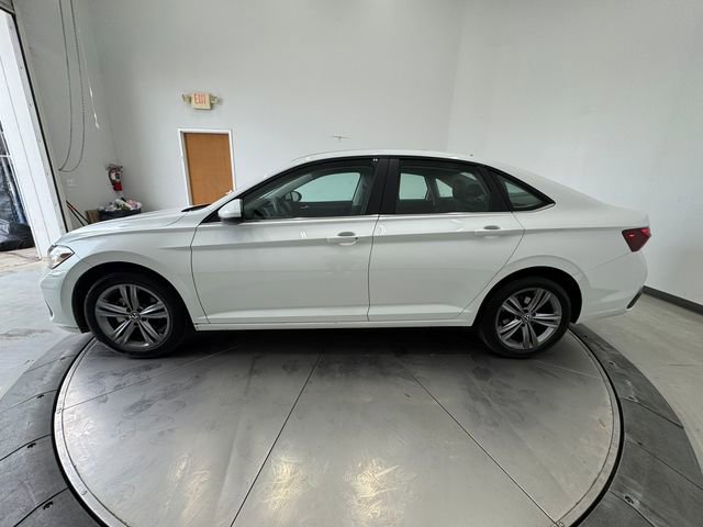 Used 2024 Volkswagen Jetta SE image 14