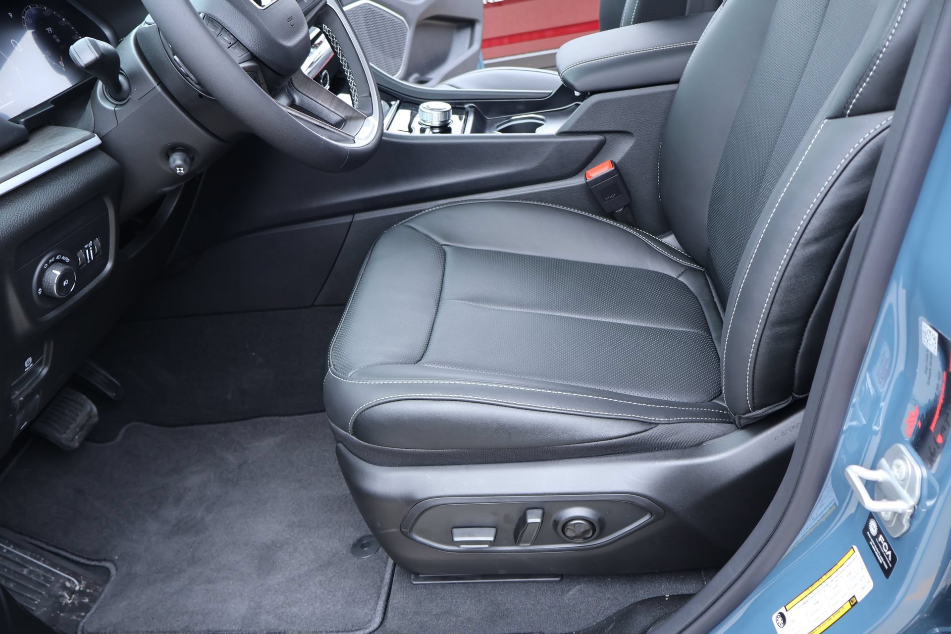 New 2026 Jeep Grand Cherokee Limited AWD/4WD image 12