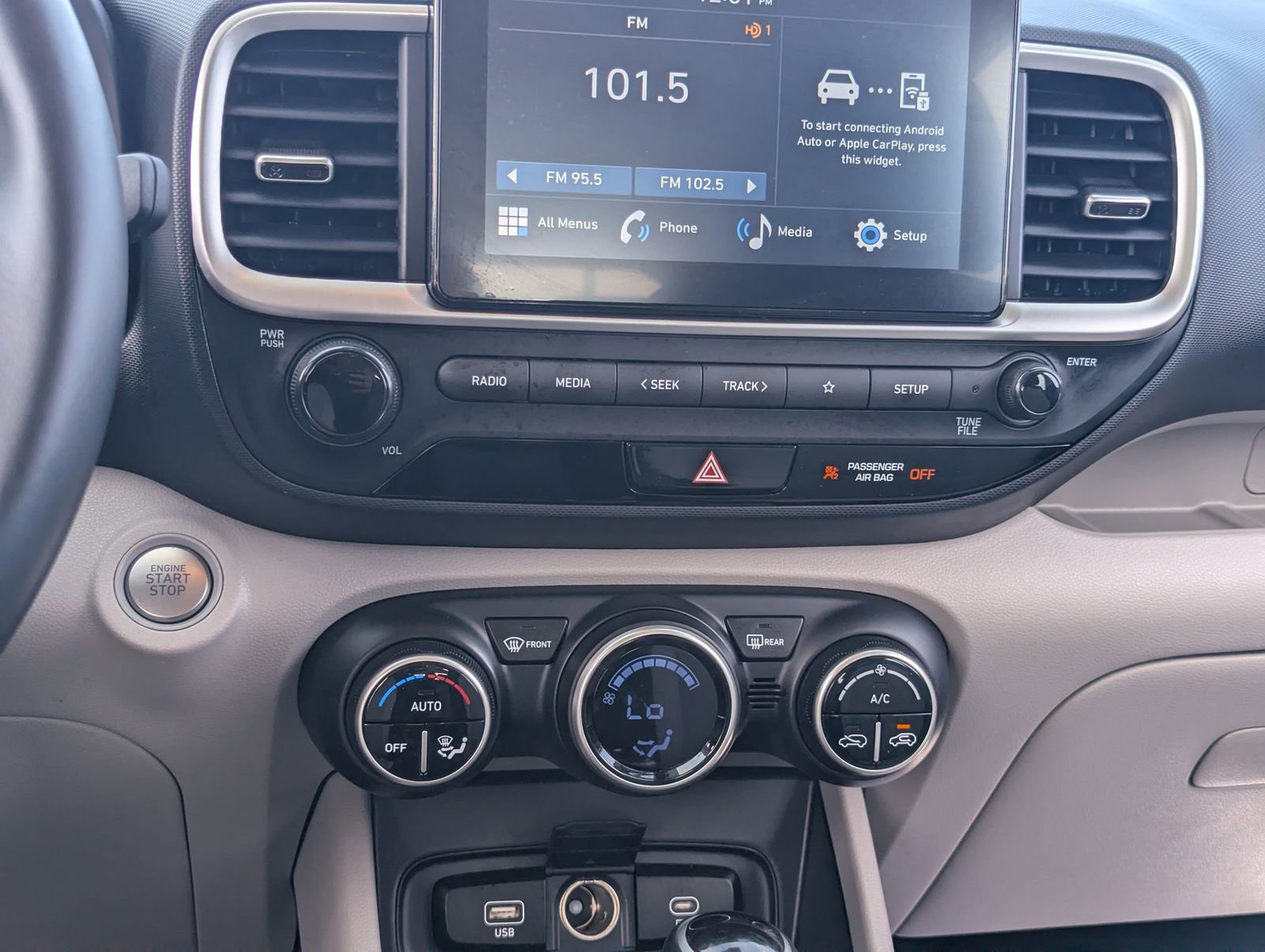 Used 2025 Hyundai Venue SEL image 20