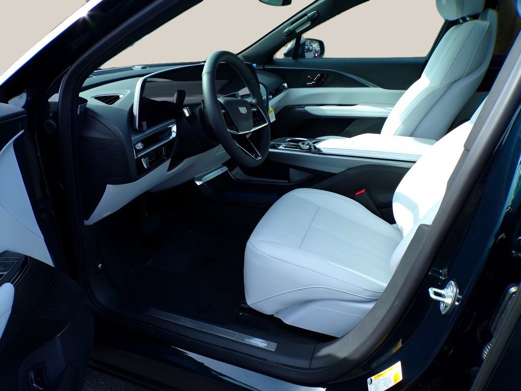 Used 2024 Cadillac Lyriq Sport image 9