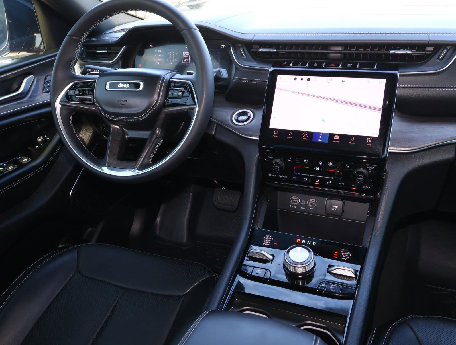 Used 2025 Jeep Grand Cherokee Overland image 12