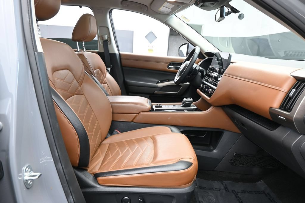 Used 2024 Nissan Pathfinder Platinum AWD/4WD image 48