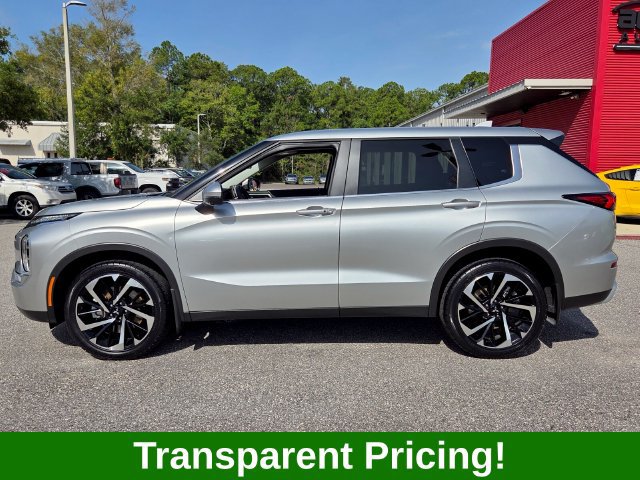 Used 2023 Mitsubishi Outlander SE FWD image 2