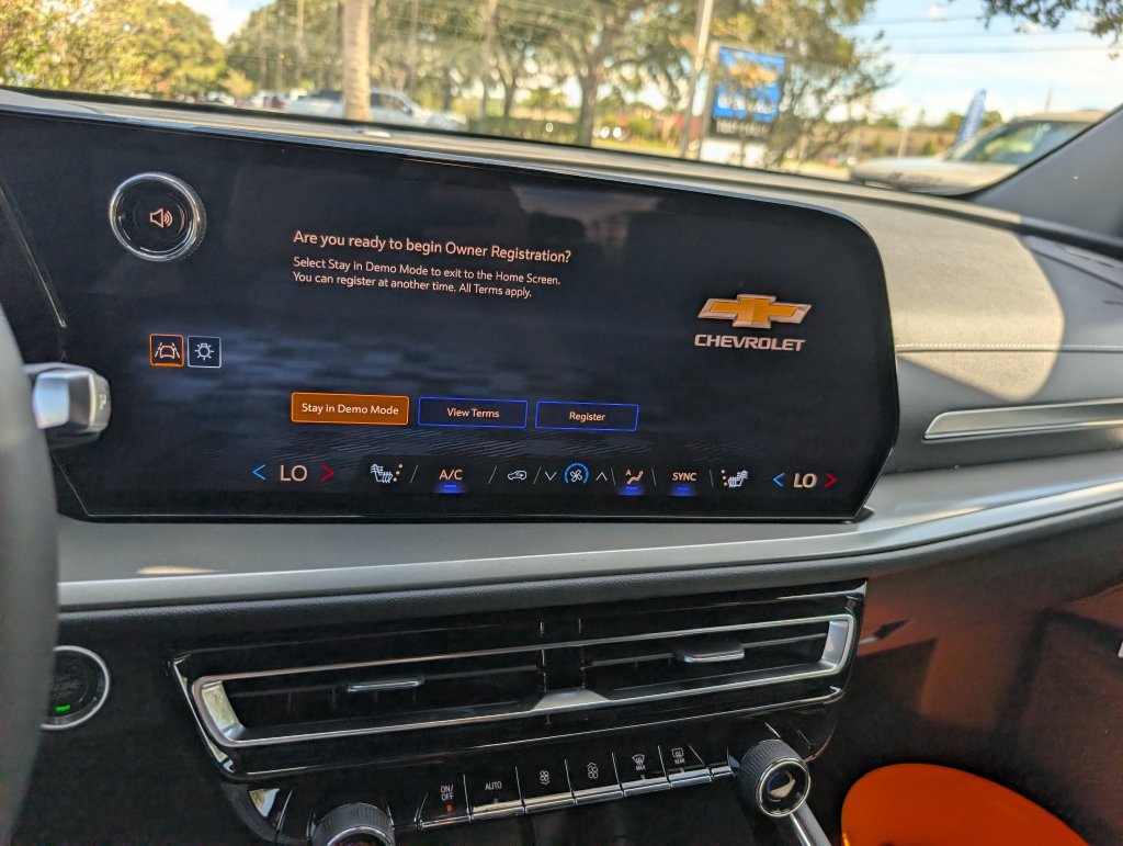 New 2027 Chevrolet Traverse LT FWD image 27