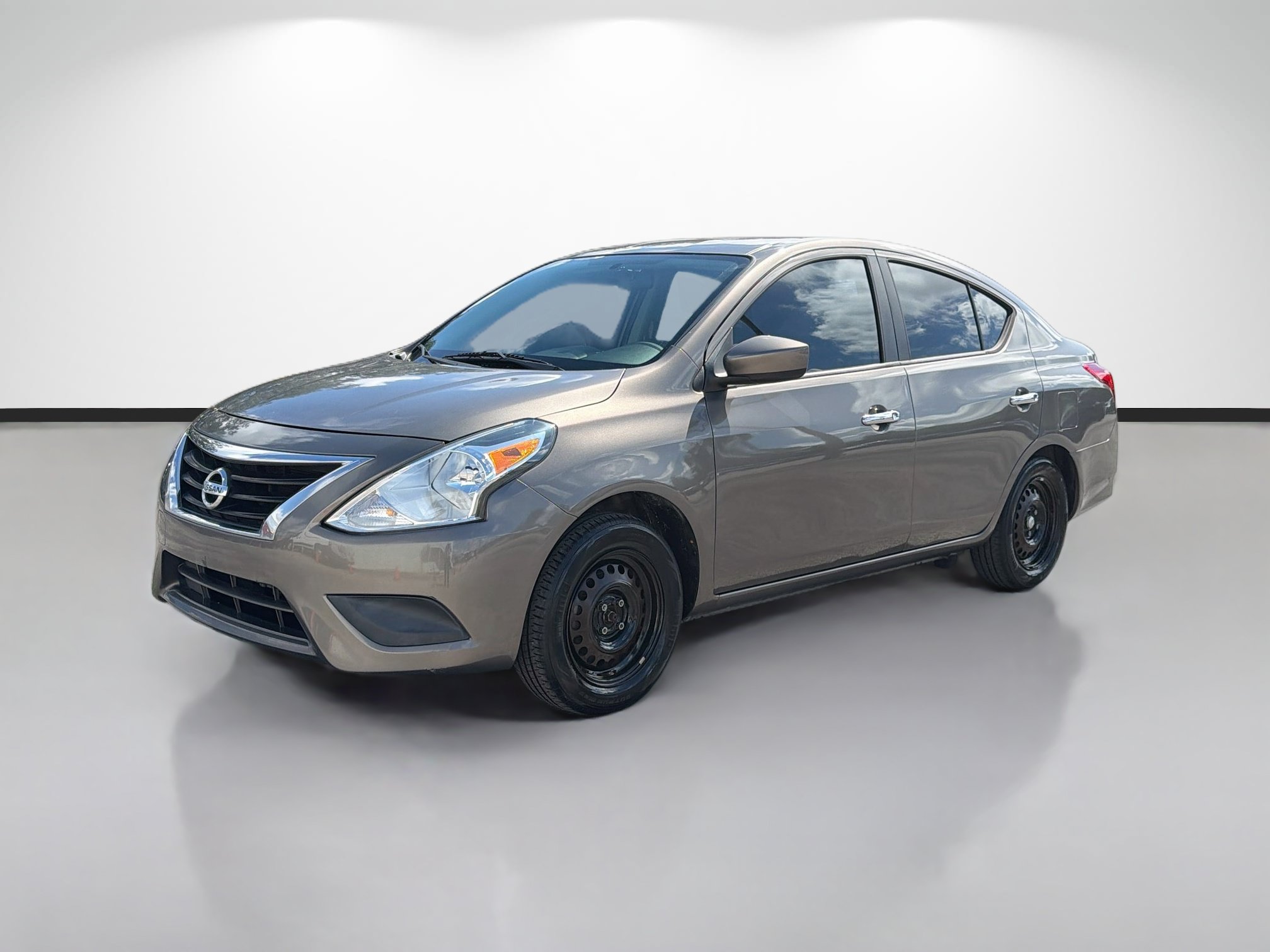 Used 2015 Nissan Versa SV FWD image 7