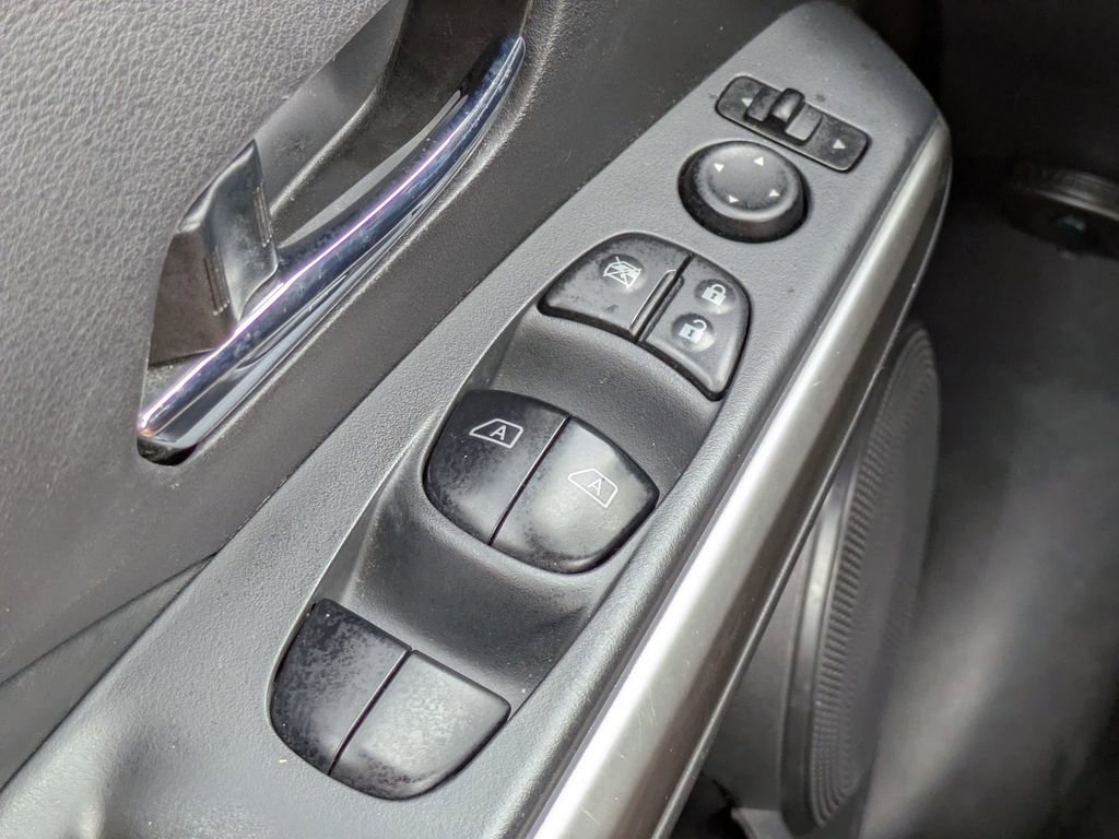 Used 2019 Nissan Kicks SR w/ SR Premium Package image 28