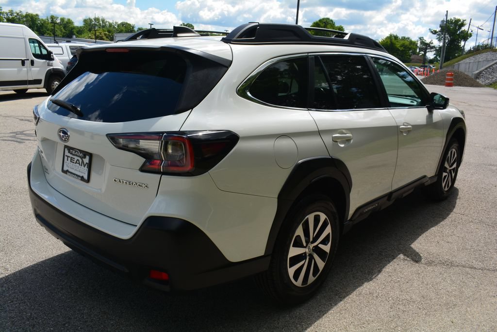 Used 2023 Subaru Outback Premium AWD/4WD image 5