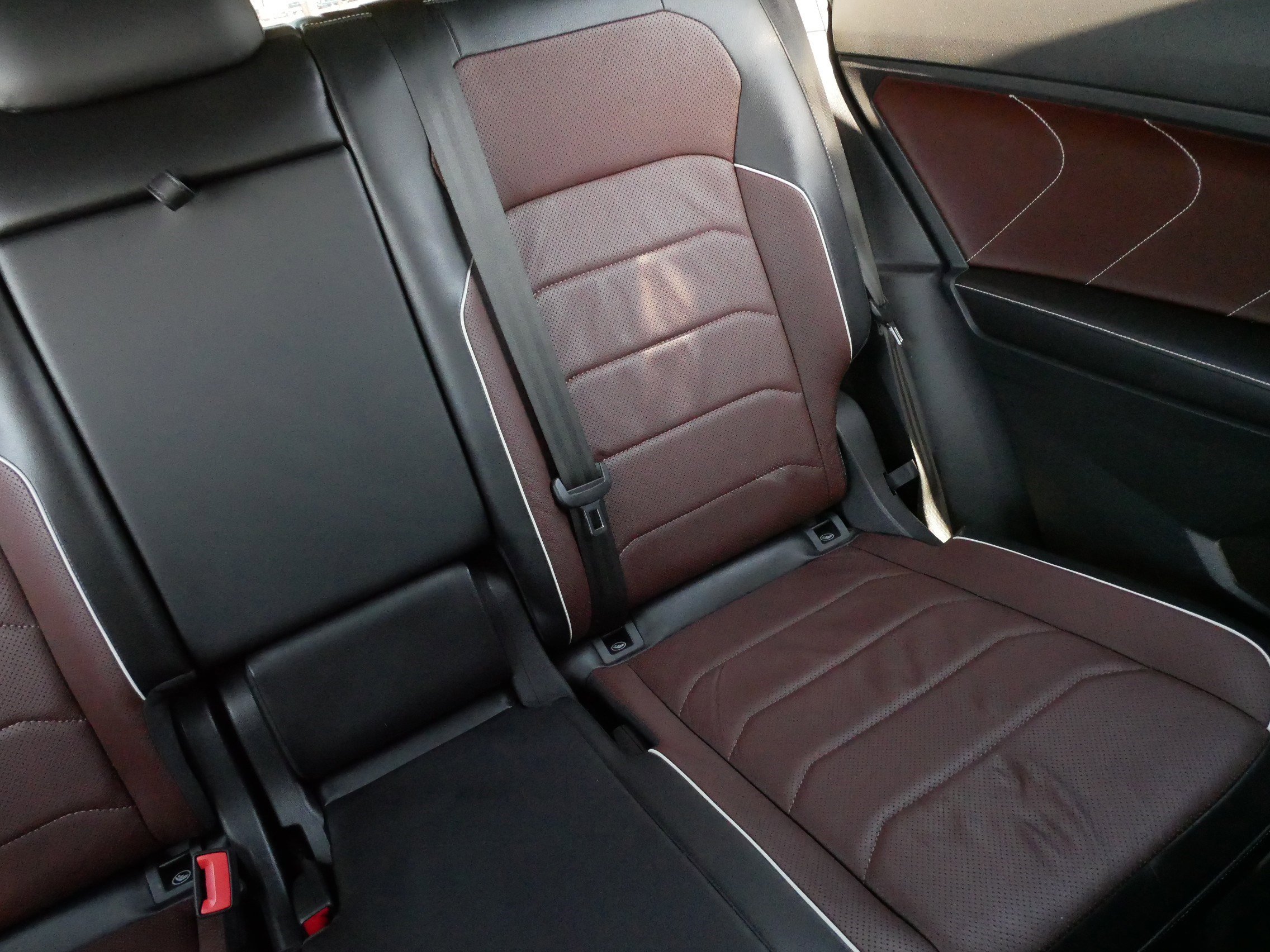 Used 2024 Volkswagen Tiguan SEL R-Line image 14