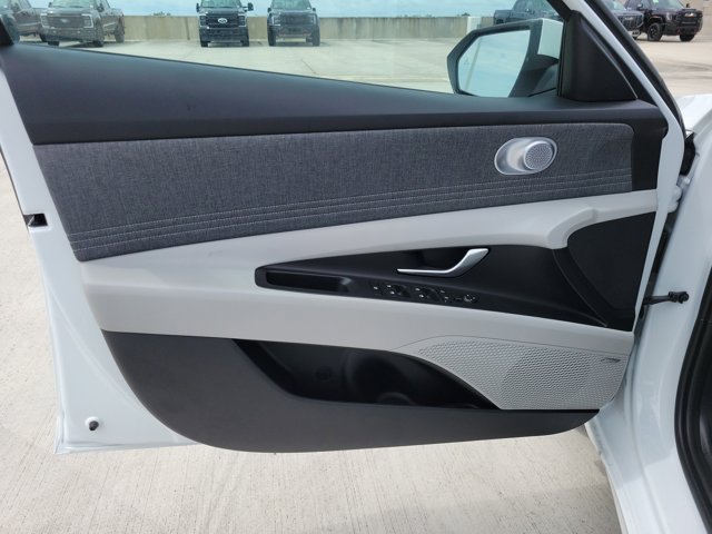 New 2026 Hyundai Elantra Limited FWD image 9