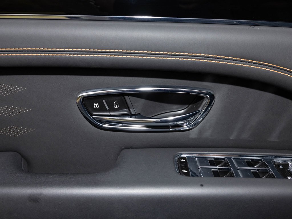 Used 2024 Bentley Bentayga Extended Wheelbase AWD/4WD image 24