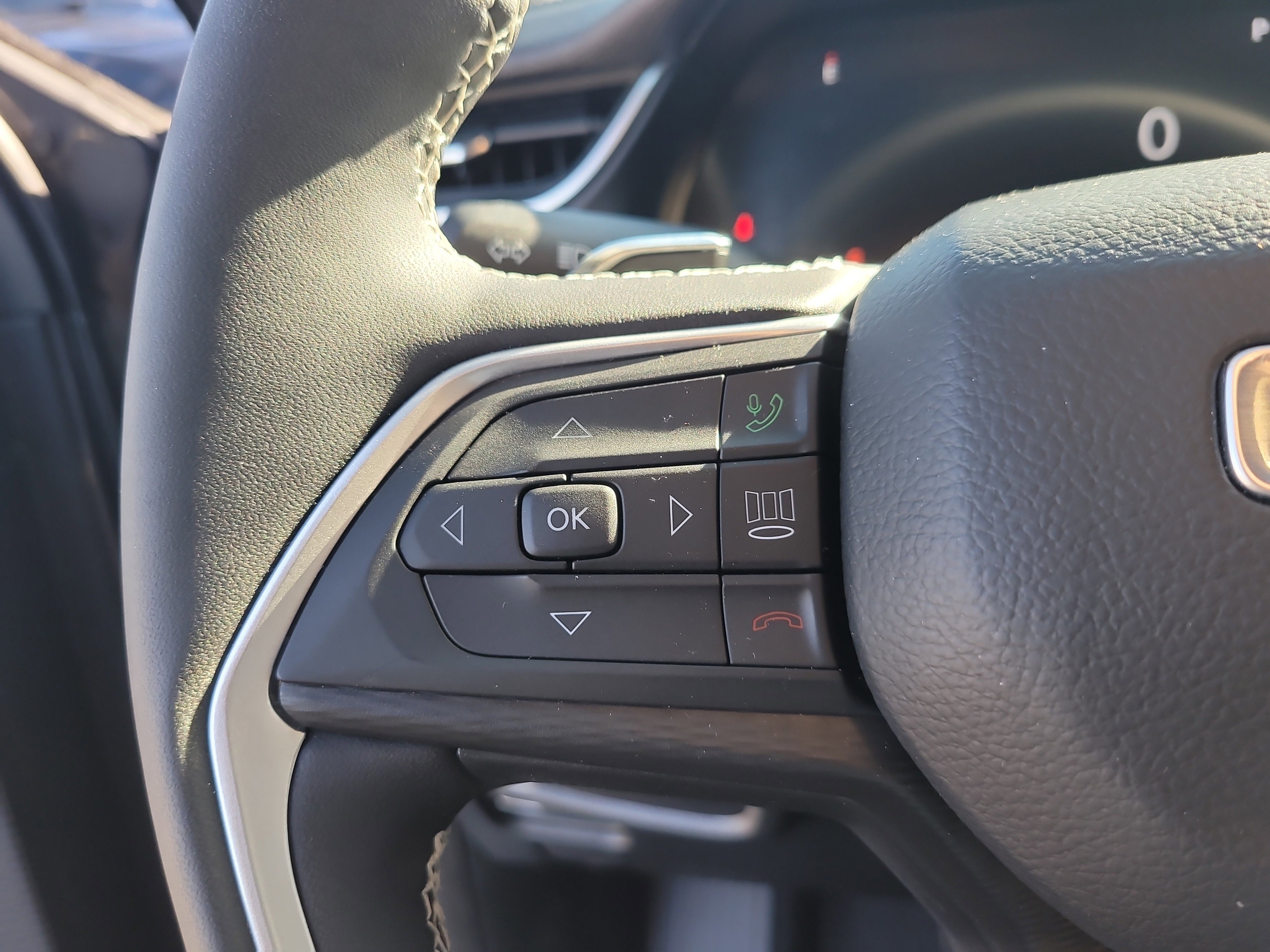 Used 2025 Jeep Grand Cherokee L Laredo image 27