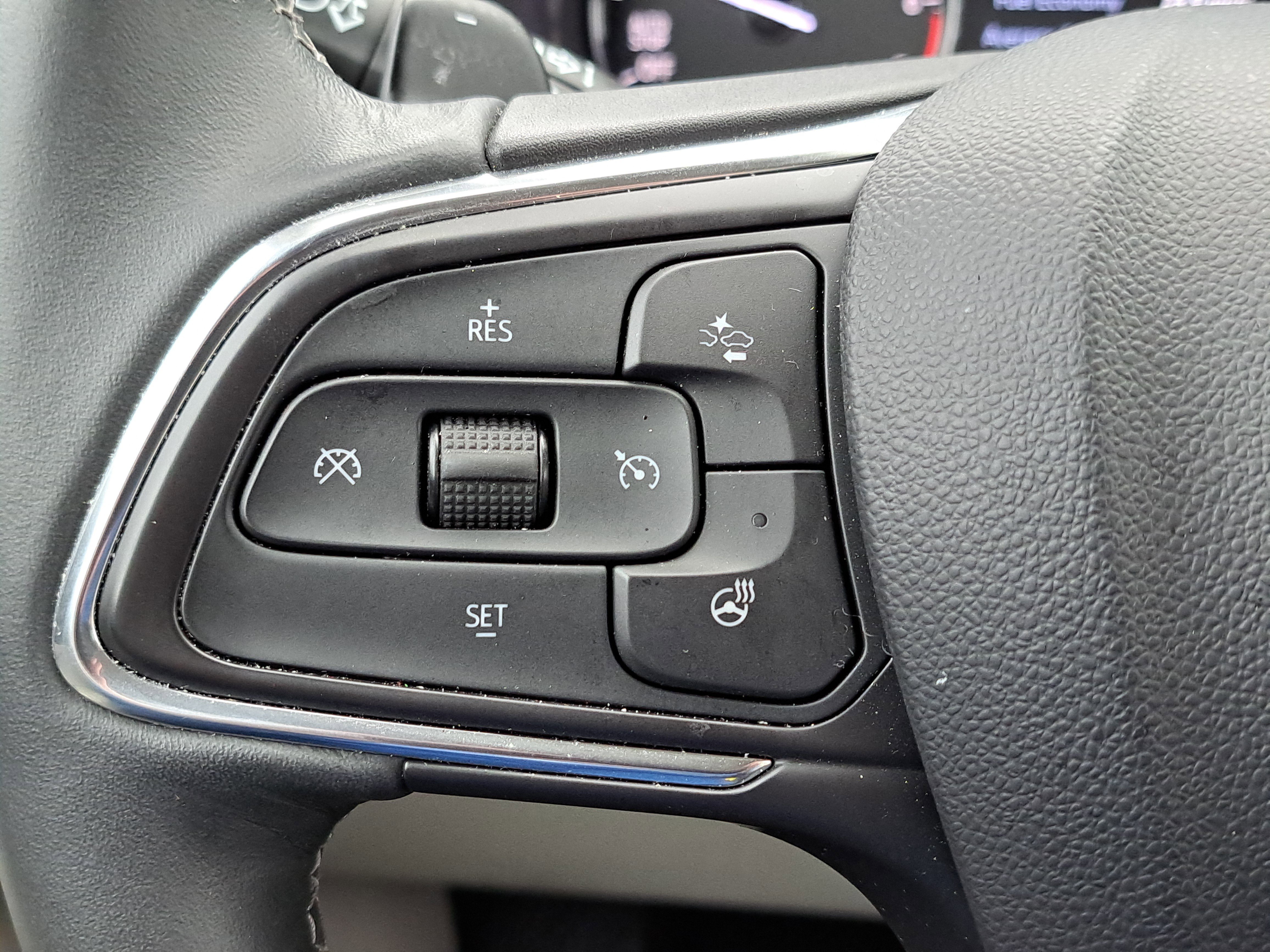 Used 2022 Buick Envision Essence w/ Technology Package I image 17