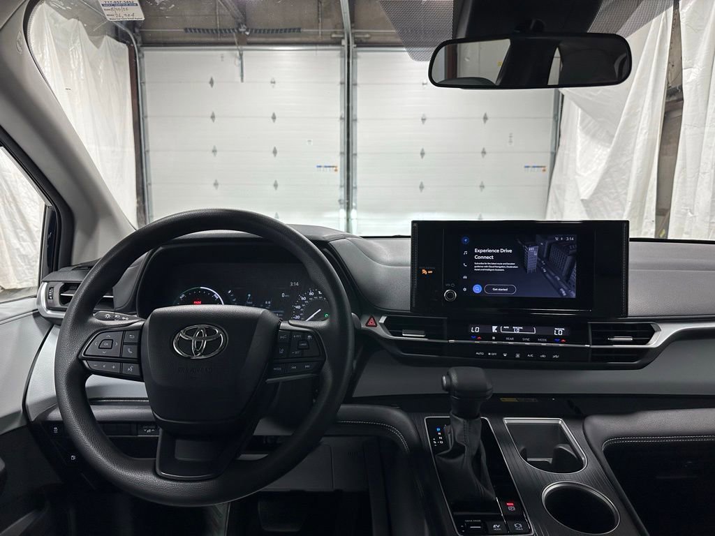 Used 2025 Toyota Sienna LE FWD image 16