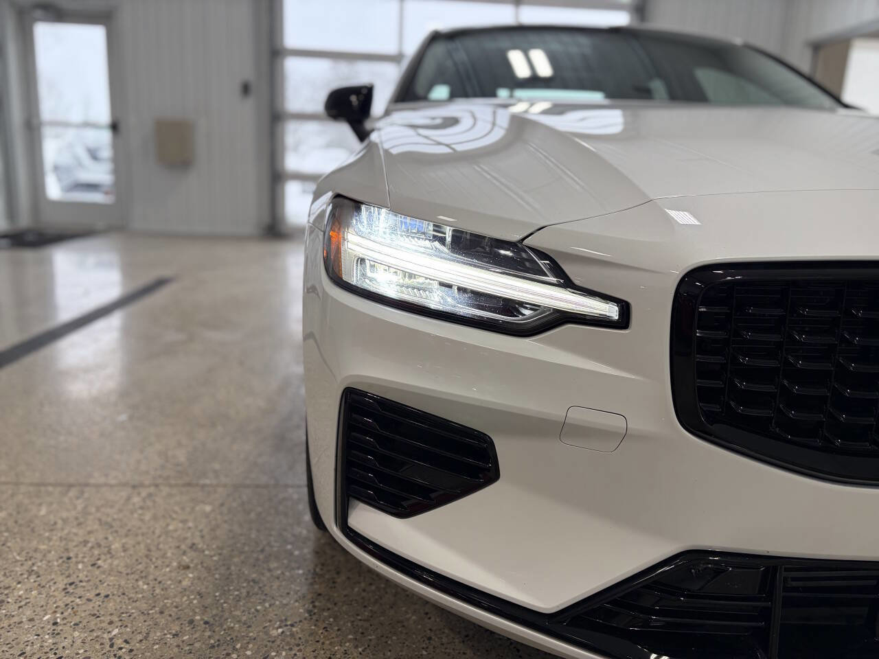 Used 2023 Volvo S60 T8 Plus image 31