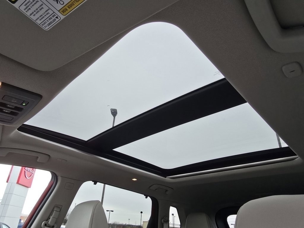 Used 2023 Nissan Rogue SV w/ SV Premium B Package image 4