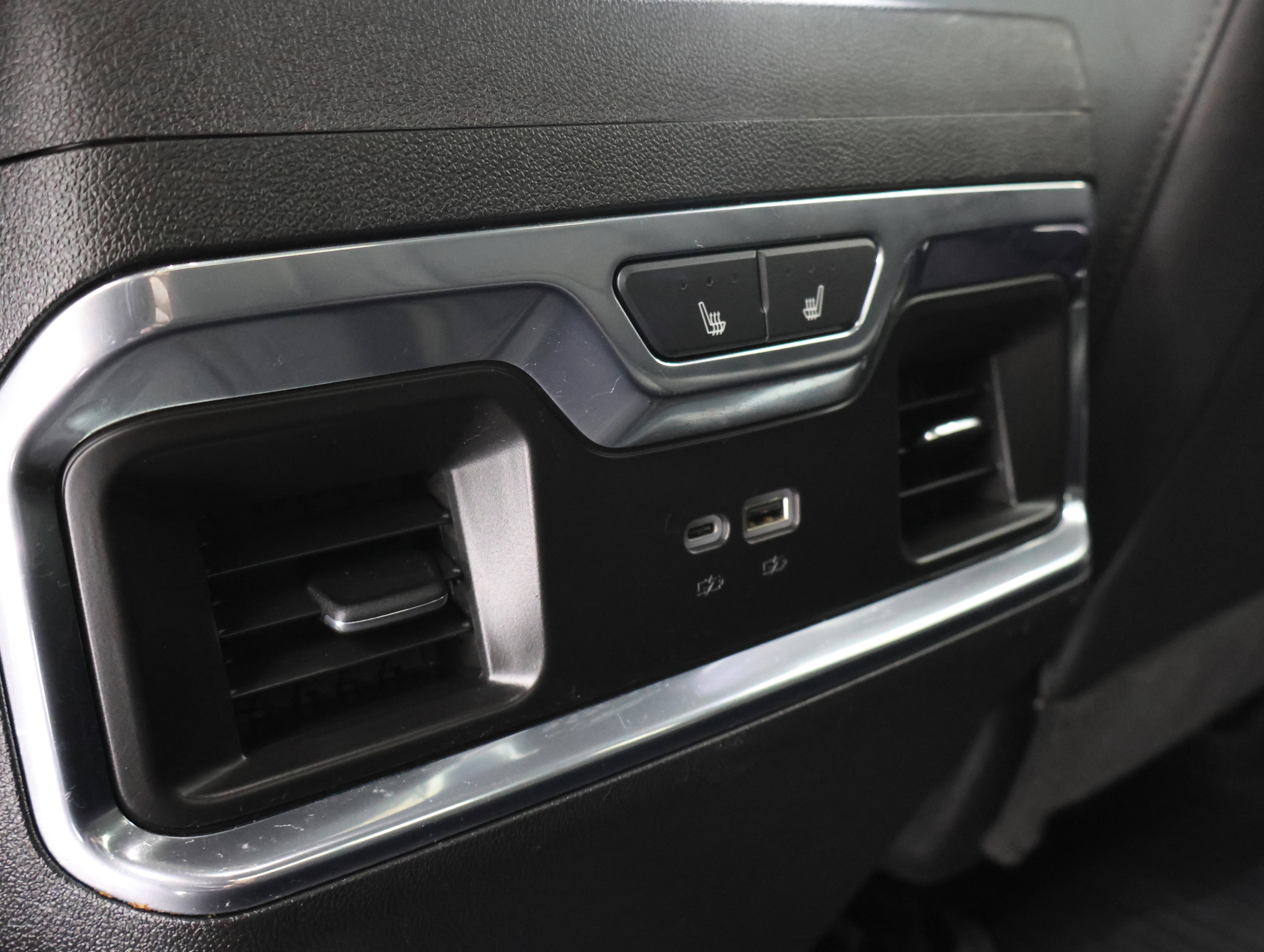Used 2024 Chevrolet Silverado 3500 High Country w/ High Country Premium Package AWD/4WD image 45