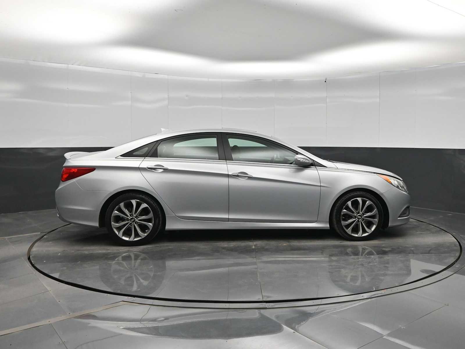 Used 2014 Hyundai Sonata SE w/ Premium Package 03 FWD image 9