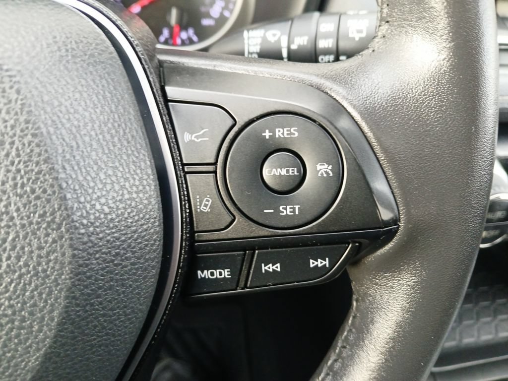 Used 2020 Toyota RAV4 XLE Premium FWD image 25