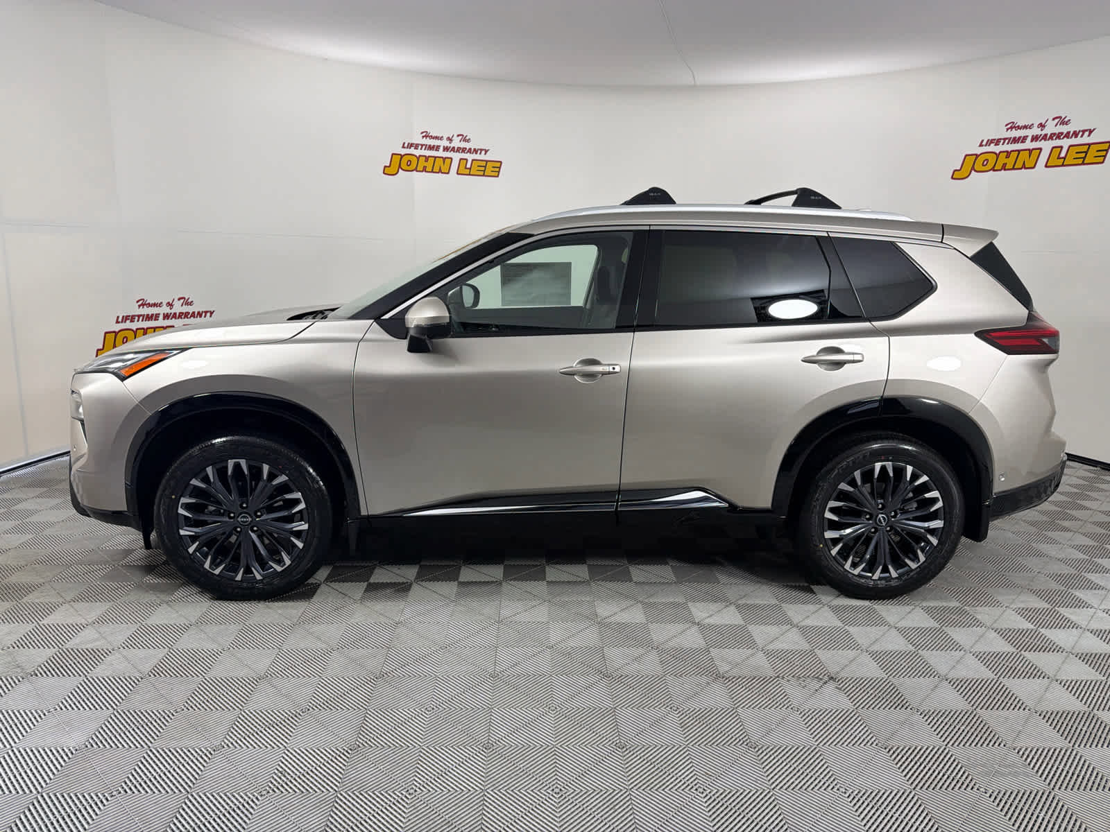 New 2026 Nissan Rogue Platinum w/ Platinum Premium Package image 2