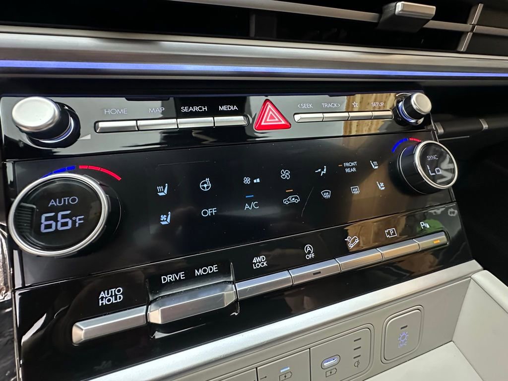 Used 2024 Hyundai Santa Fe Limited image 25