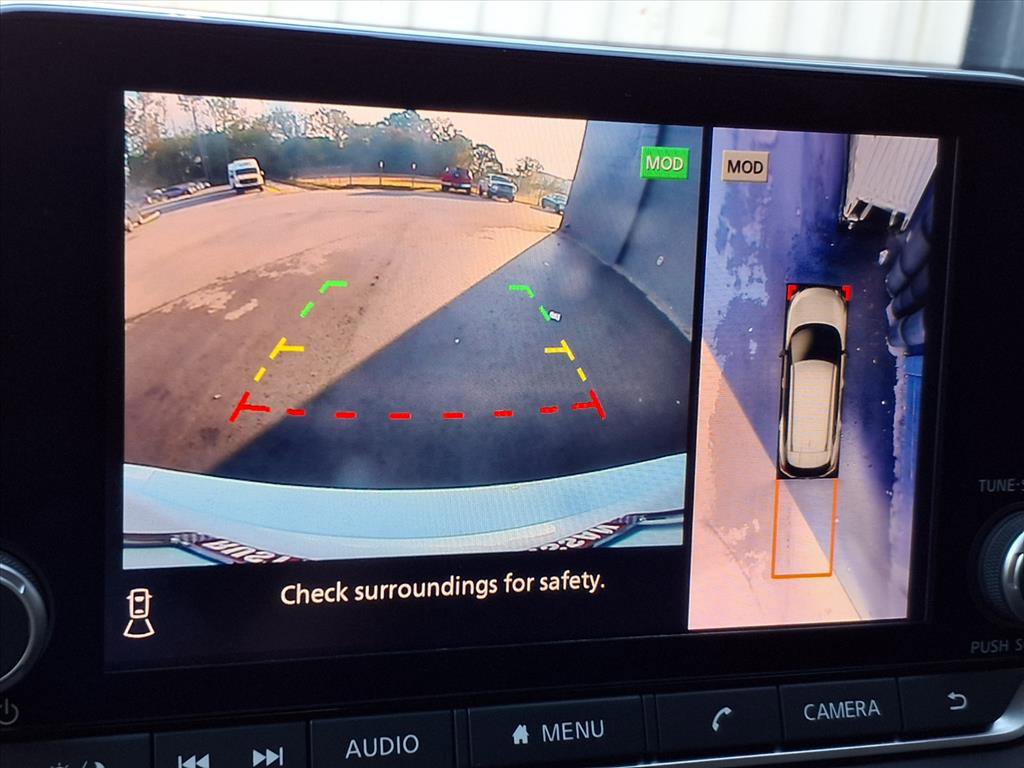 Certified 2025 Nissan Rogue SV image 18