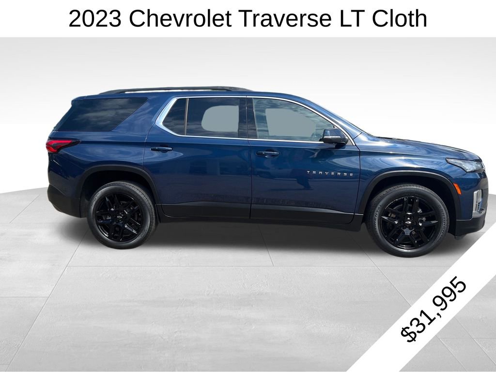 Used 2023 Chevrolet Traverse LT FWD image 2