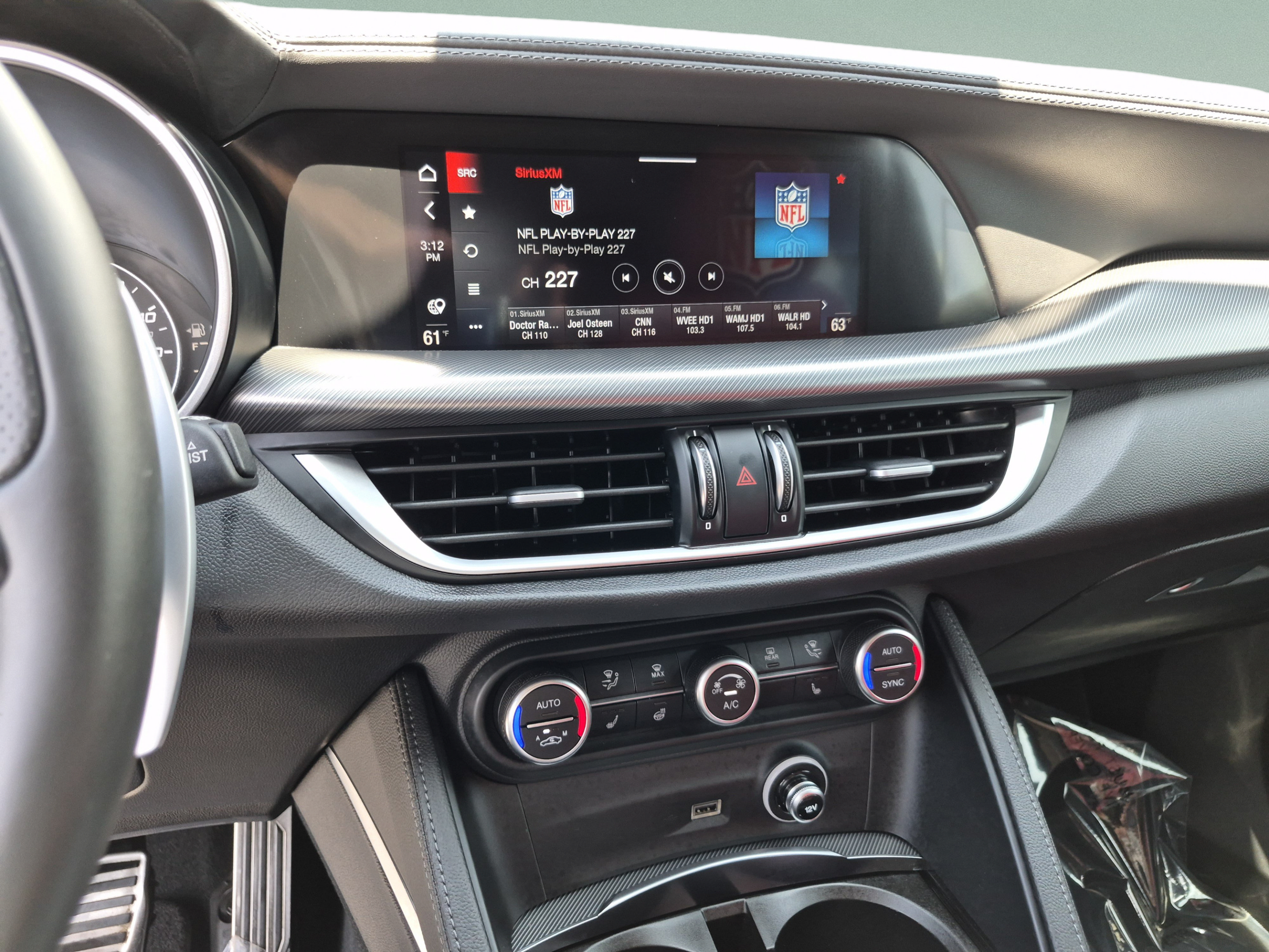 Used 2023 Alfa Romeo Stelvio Veloce AWD/4WD image 28