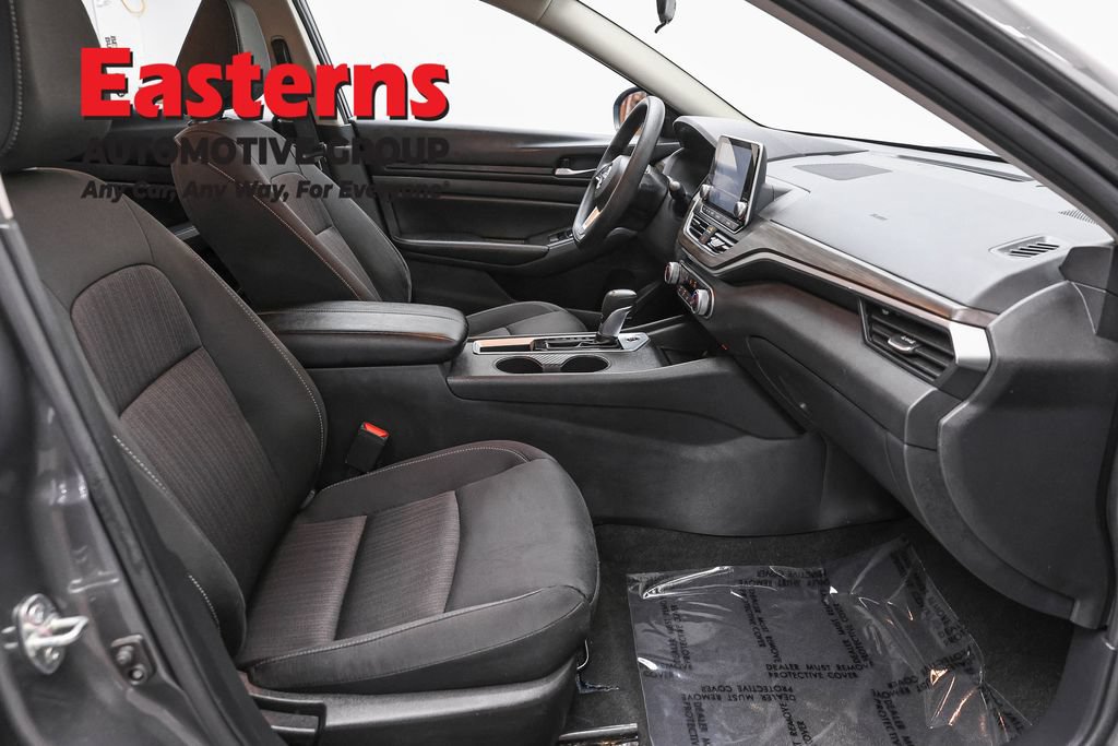 Used 2025 Nissan Altima 2.5 SV FWD image 25