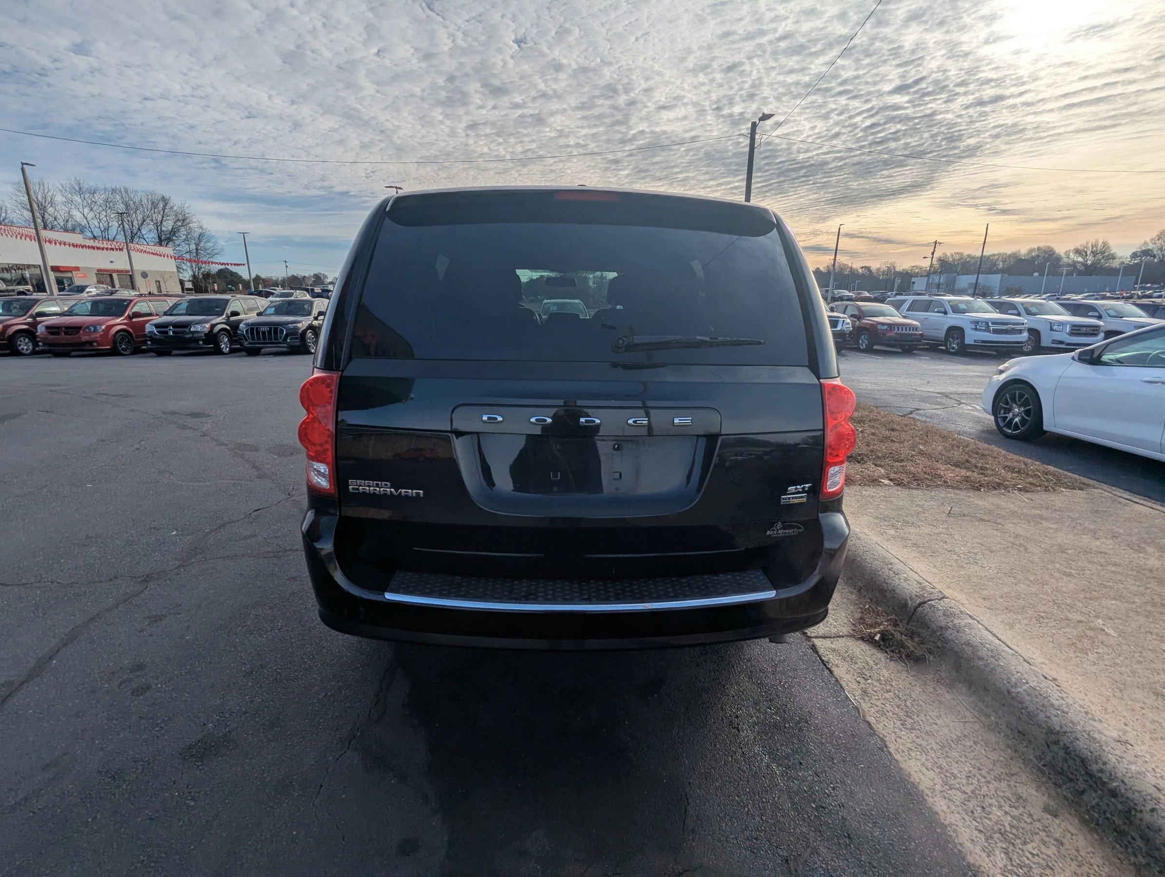 Used 2017 Dodge Grand Caravan SXT image 6