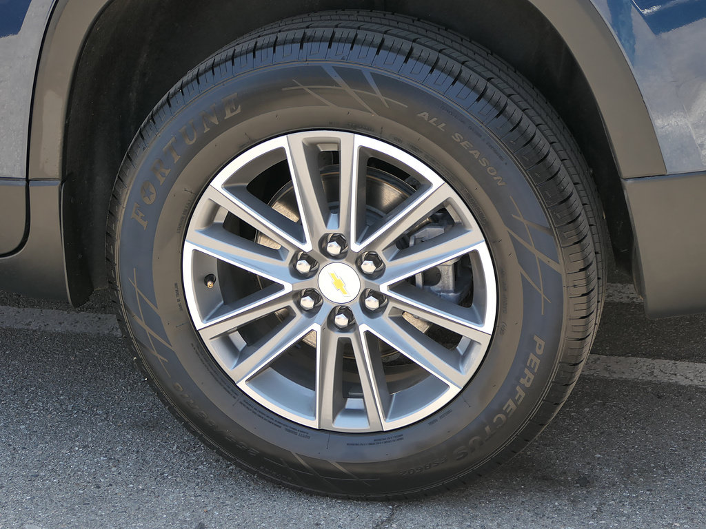Used 2022 Chevrolet Traverse LT w/ LPO, Cargo Package FWD image 10